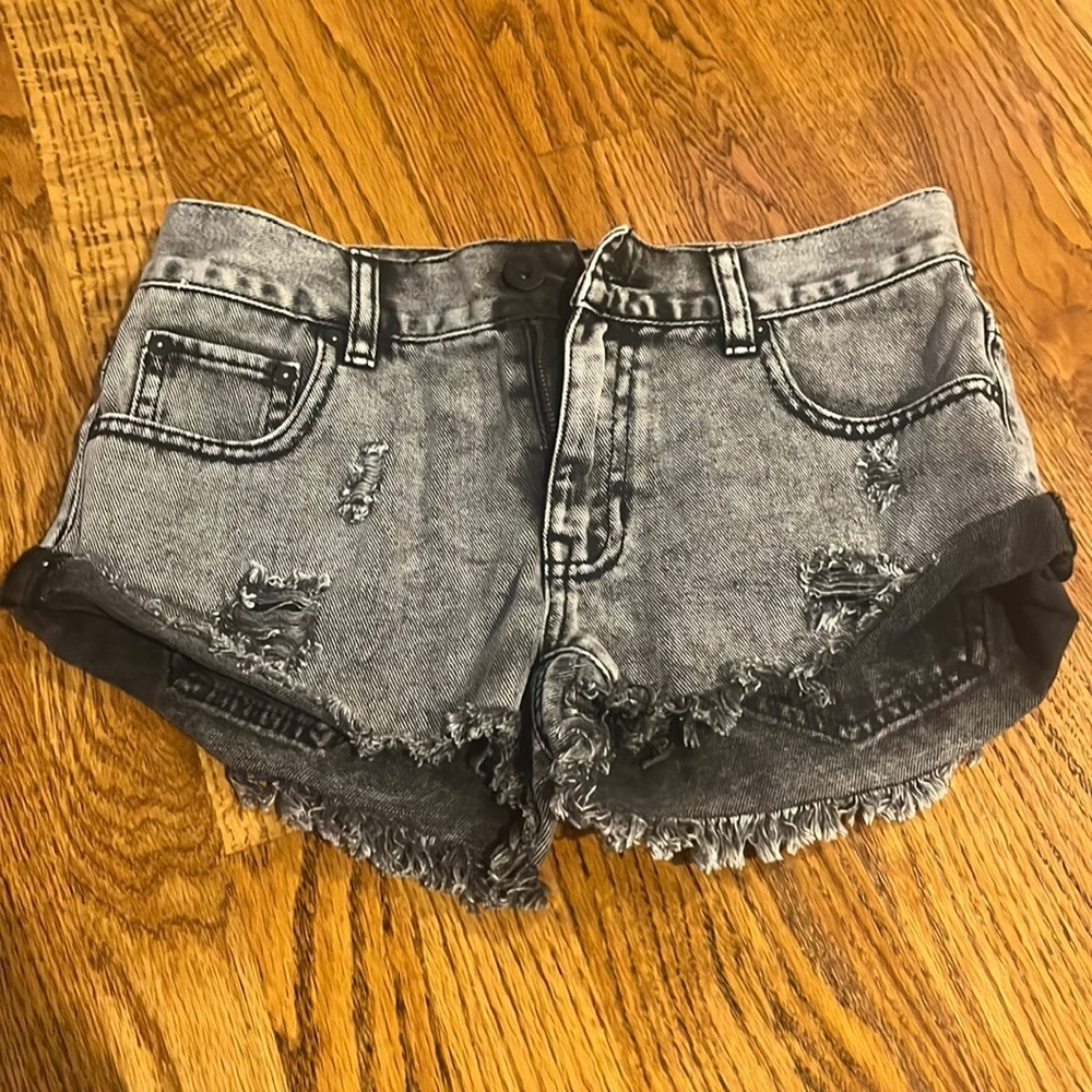 Bullhead Woman’s Slouchy Short Washed Shorts Size 1